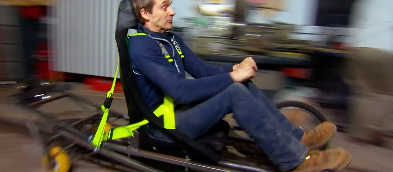 BBC: Παρουσιαστής μηνύει το κανάλι γιατί τραυματίστηκε σε... εθελοντικό crash test (βιντεο)